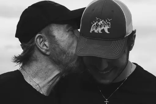 «Я буду скучать по тебе вечно»: сын Чака Норриса и Жан-Клод Ван Дамм посвятили ему душераздирающие посты «Я буду скучать по тебе вечно»: сын Чака Норриса и Жан-Клод Ван Дамм посвятили ему душераздирающие посты