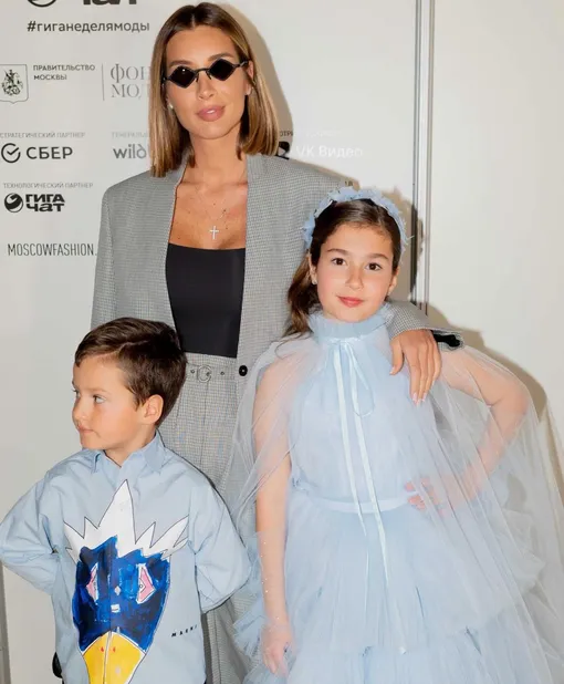 Кети Топурия с сыном и дочерью