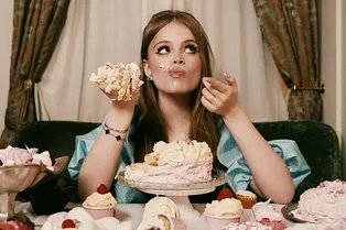 10 ярких фото - Милана Стар отметила 16-летие дерзкой съемкой с тортом 10 ярких фото - Милана Стар отметила 16-летие дерзкой съемкой с тортом