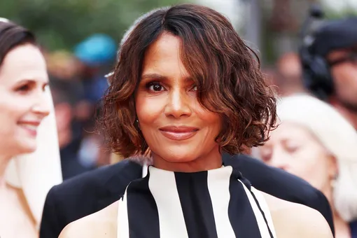 Холли Берри была вынуждена отказаться от «потрясающего» платья после запрета на «обнаженку» в Каннах Холли Берри была вынуждена отказаться от «потрясающего» платья после запрета на «обнаженку» в Каннах