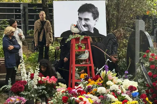 Погибшего в Болгарии Юрия Бутусова похоронили в Москве под песню Майкла Джексона: видео Погибшего в Болгарии Юрия Бутусова похоронили в Москве под песню Майкла Джексона: видео