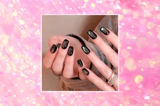 Нарядный минимум: 7 черных маникюров, которые украсят любой новогодний образ