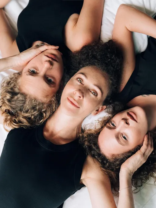 Ксения Раппопорт снялась с обеими дочерьми