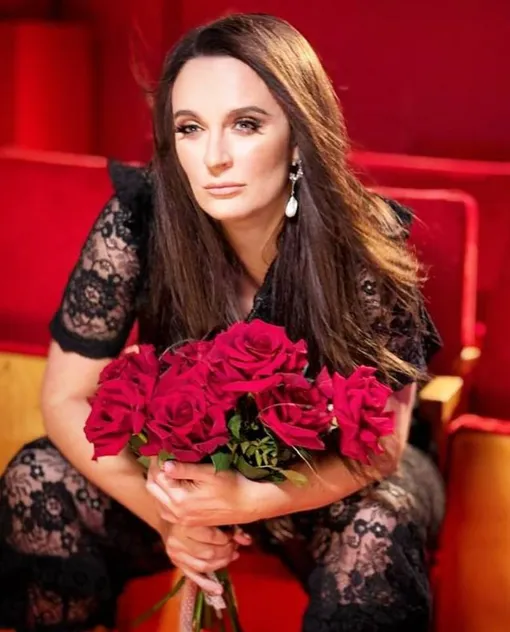 Елена Ваенга не смогла продолжить концерт после смерти зрительницы Елена Ваенга не смогла продолжить концерт после смерти зрительницы