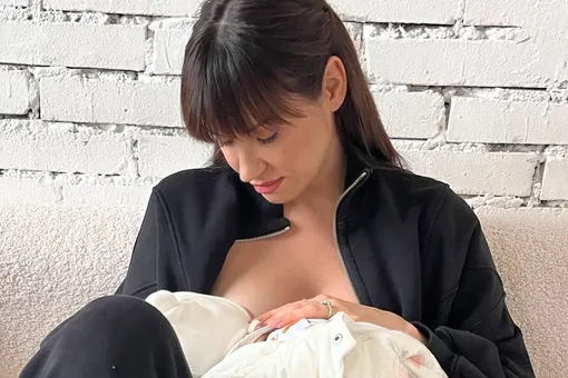 «Лучшее, что придумало человечество»: Ида Галич показала, как кормит грудью двухмесячную дочь «Лучшее, что придумало человечество»: Ида Галич показала, как кормит грудью двухмесячную дочь