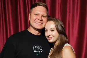 «Я родила Сашеньку»: жена исполнителя хита «Самолеты» Жени Трофимова призналась, что они впервые стали родителями «Я родила Сашеньку»: жена исполнителя хита «Самолеты» Жени Трофимова призналась, что они впервые стали родителями