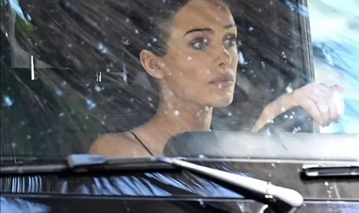 Бьянка Цензори села в машину в одиночестве Бьянка Цензори села в машину в одиночестве