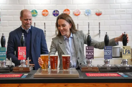 Принц Уильям и Кейт Миддлтон на пивоварне