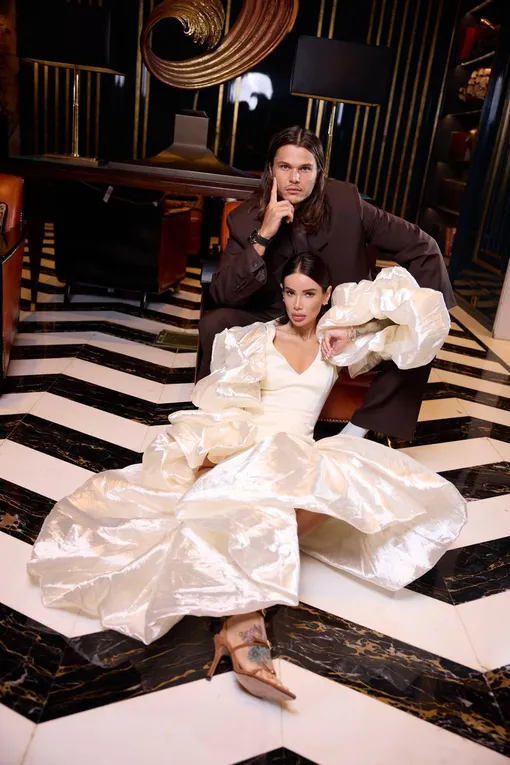 Айза заверила, что свадьба состоится позже