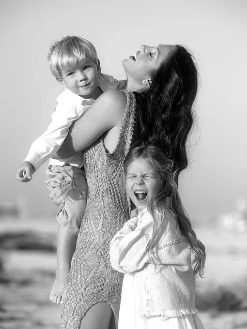 Нюша с детьми от Игоря Сивова в Дубае Нюша с детьми от Игоря Сивова в Дубае