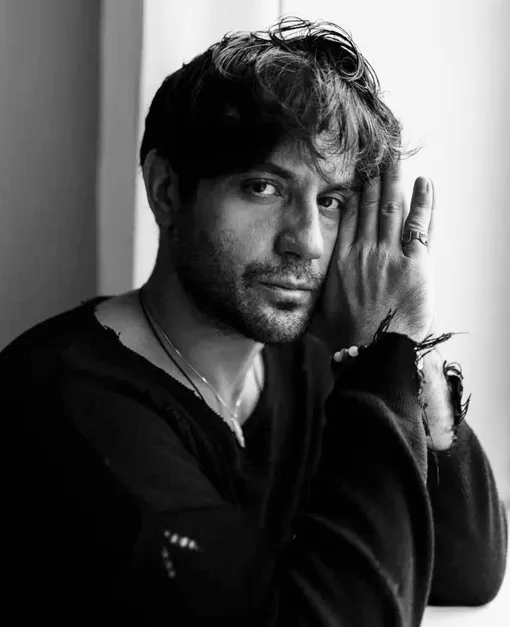 Марк Богатырев снял обручальное кольцо