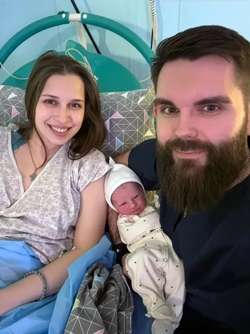 Роман Голованов с женой и сыном