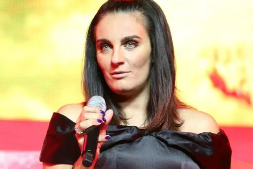 «Тошнит от таких»: Елена Ваенга огрызнулась на критику после приступа в самолете «Тошнит от таких»: Елена Ваенга огрызнулась на критику после приступа в самолете