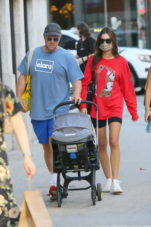 Эмили Ратаковски с мужем Эмили Ратаковски с мужем