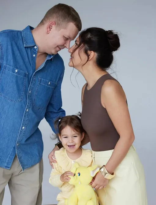 Мадонна Мур с мужем и дочерью