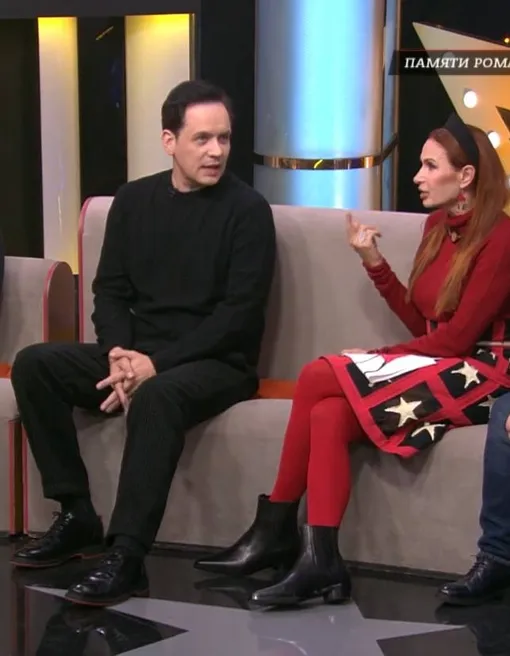 Александр Асташенок и Эвелина Бледанс в студии программы «Звезды сошлись» Александр Асташенок и Эвелина Бледанс в студии программы «Звезды сошлись»