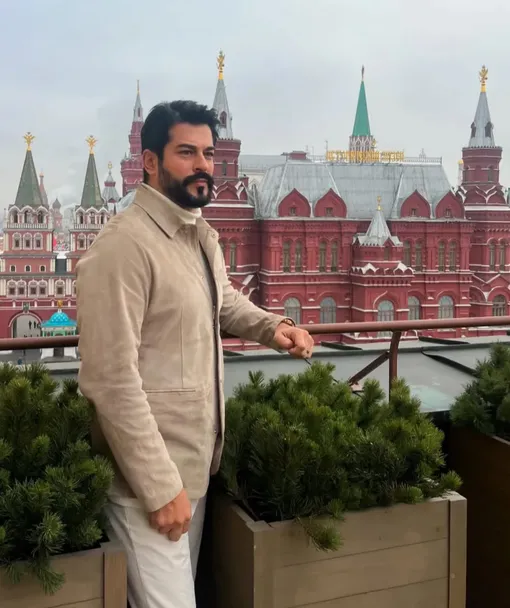 Бурак Озчивит снялся на фоне Кремля Бурак Озчивит снялся на фоне Кремля