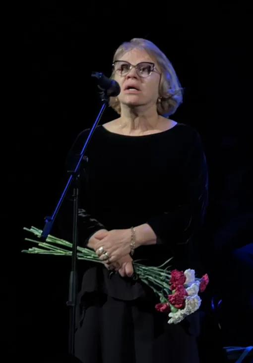 Елена Валюшкина на прощании с Валентиной Талызиной Елена Валюшкина на прощании с Валентиной Талызиной