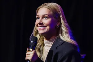 Кристина Асмус после отдыха с дочерью и новым бойфрендом на Бали появилась на премьере в Москве Кристина Асмус после отдыха с дочерью и новым бойфрендом на Бали появилась на премьере в Москве