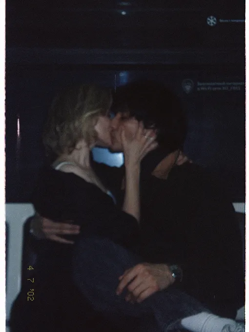 Саша Бортич целуется с бойфрендом Саша Бортич целуется с бойфрендом