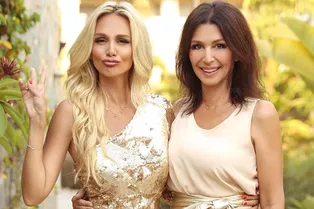 «Как подружки!»: Виктория Лопырева в золотом мини похвасталась красавицей-мамой «Как подружки!»: Виктория Лопырева в золотом мини похвасталась красавицей-мамой