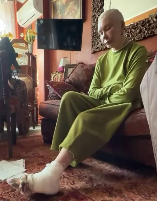 Татьяне Васильевой забинтовали поврежденную ногу