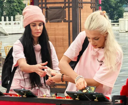 Ирина Пинчук и Катя Шкуро проходят испытания в Китае