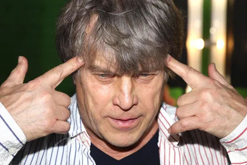 «Женщина, ради которой развернули самолет»: Алексей Глызин показал видео с устроившей дебош пьяной пассажиркой «Женщина, ради которой развернули самолет»: Алексей Глызин показал видео с устроившей дебош пьяной пассажиркой