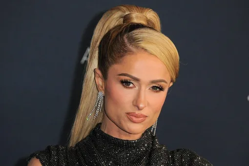 «Меня оскорбили»: Пэрис Хилтон пожаловалась на журналистов