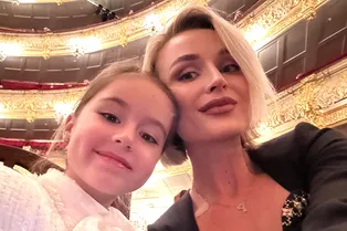 «Они подмигивают»: дочь Полины Гагариной показала походку модели «Они подмигивают»: дочь Полины Гагариной показала походку модели
