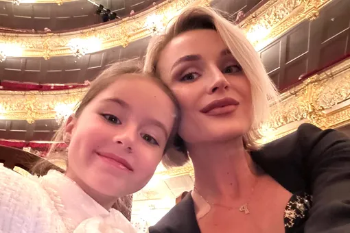 «Они подмигивают»: дочь Полины Гагариной показала походку модели «Они подмигивают»: дочь Полины Гагариной показала походку модели