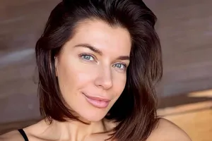 «Кто стельки подкладывал, кто скотч»: Екатерина Волкова показала, как звезды готовились к закрытию ММКФ в ливень и снег