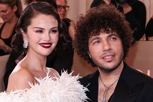 «Я знаю, что от меня хорошо пахнет»: муж Селены Гомес рассказал о гигиене после того, как она поцеловала его ноги