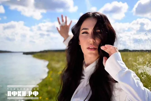 «Семья — наша сила»: премьера сингла Снежины Куловой «ЗАВТРА» о любви, верности и поддержке «Семья — наша сила»: премьера сингла Снежины Куловой «ЗАВТРА» о любви, верности и поддержке