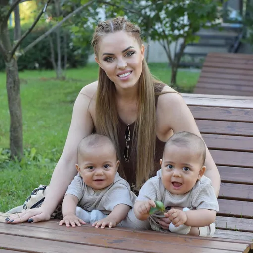 Юлия Ефременкова заявила, что отцу мальчиков теперь придется общаться с ними только через суд