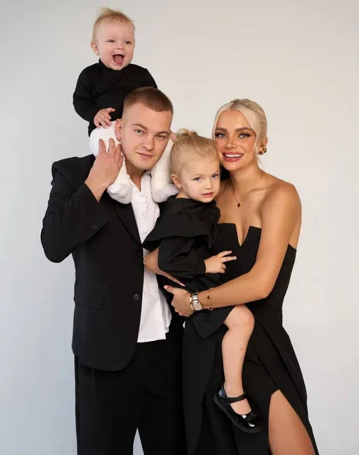 Дмитрий Козлов, его жена Екатерина Шкуро, сын Амур и дочь Аврора