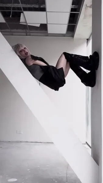 Нажми и смотри