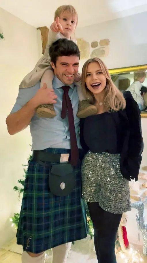 Гай Роберт Джеймс с Ольгой Рыжковой и ее дочерью Гай Роберт Джеймс с Ольгой Рыжковой и ее дочерью