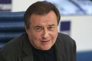 Молодая возлюбленная Алексея Учителя впервые появилась на публике с ребенком от режиссера – эксклюзивные кадры VOICE Молодая возлюбленная Алексея Учителя впервые появилась на публике с ребенком от режиссера – эксклюзивные кадры VOICE