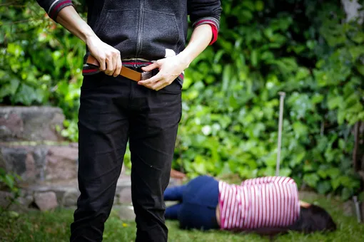 Мужчина с двух лет растил падчерицу, а потом изнасиловал ее