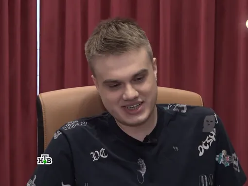 Арсений во всем поддерживает мать Арсений во всем поддерживает мать