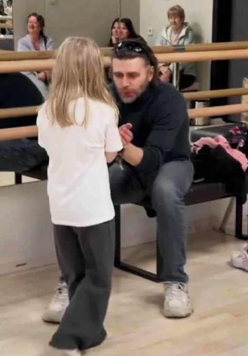 Мила дала папе «ёжика» Мила дала папе «ёжика»