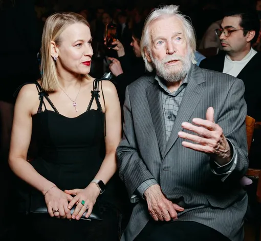 Александра Ребенок и Станислав Любшин в театре