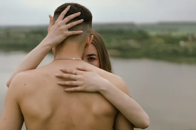 Точка обольщения: на какую часть тела наносить парфюм, чтобы это точно нравилось мужчинам