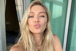 «На одном дыхании, до мурашек!»: Вера Брежнева перепела хит группы «Тату» «На одном дыхании, до мурашек!»: Вера Брежнева перепела хит группы «Тату»