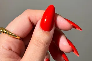 Тыквенный сахар: как повторить самый трендовый маникюр осени, который подходит всем