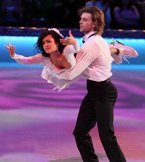 Анастасия Заворотнюк и Петр Чернышев на льду