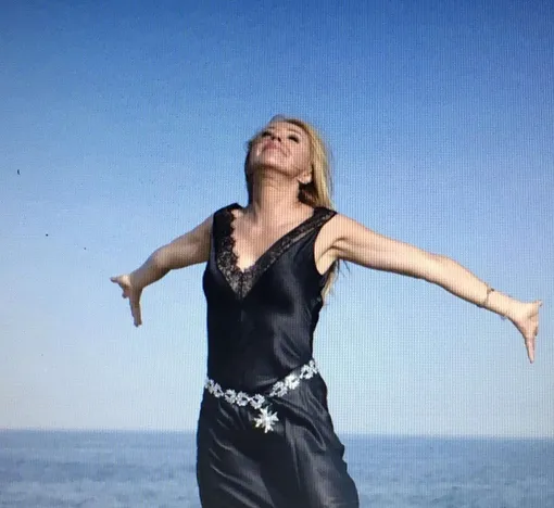 Алена Апина не прекращает ни концертную деятельность ни запись новых альбомов Алена Апина не прекращает ни концертную деятельность ни запись новых альбомов