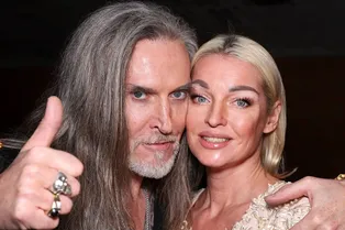 «Я стояла с полотенцем, когда он бился»: Анастасия Волочкова в день 65-летия Никиты Джигурды рассказала, как ему помогла «Я стояла с полотенцем, когда он бился»: Анастасия Волочкова в день 65-летия Никиты Джигурды рассказала, как ему помогла