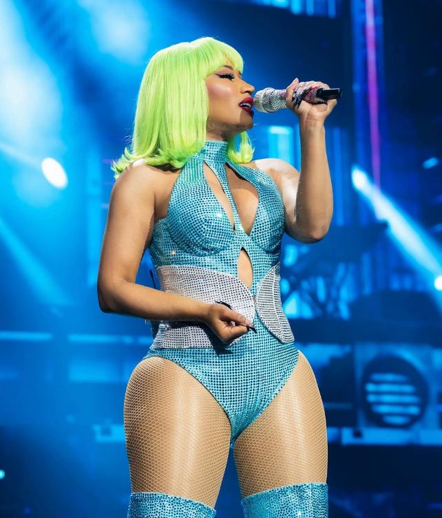 Қыздардың денелеріндегі қорлайтын жазулардың BDSM фотосуреттері Сауын com тобы куннилингус